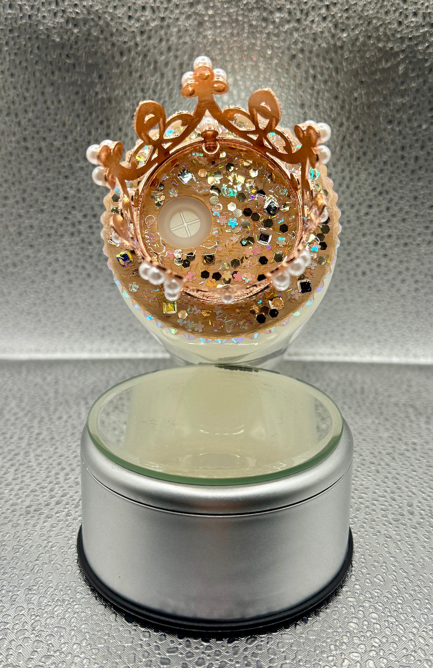 Crowned Diva Shimmer Glass Can